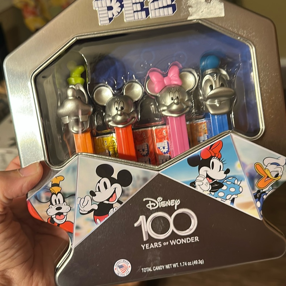 Pez dispenser set